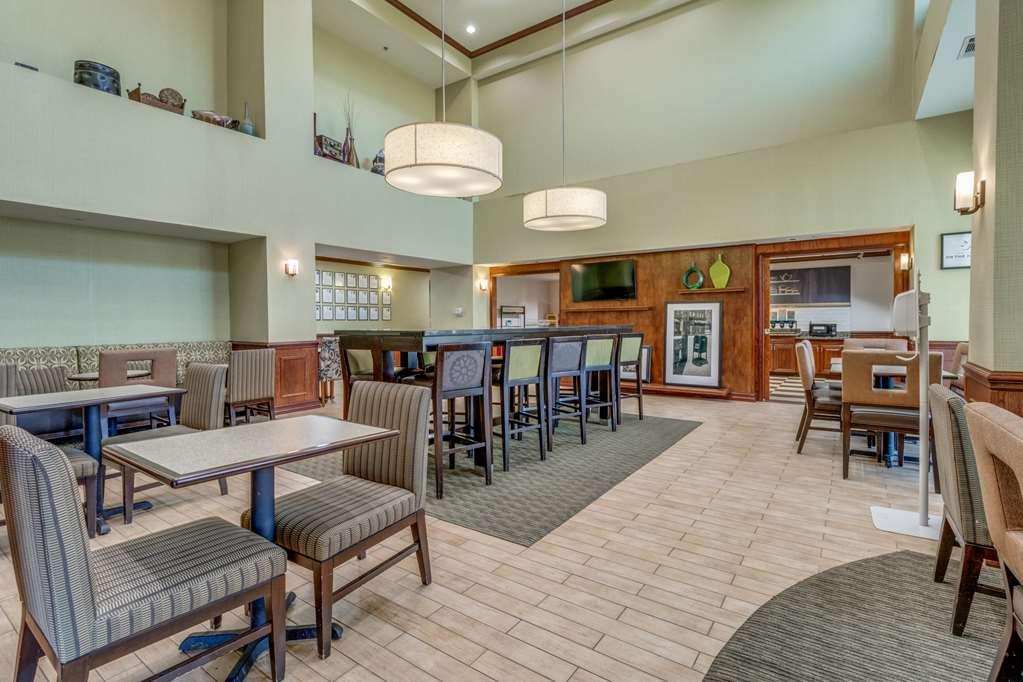 Hampton Inn & Suites Gainesville Restoran gambar