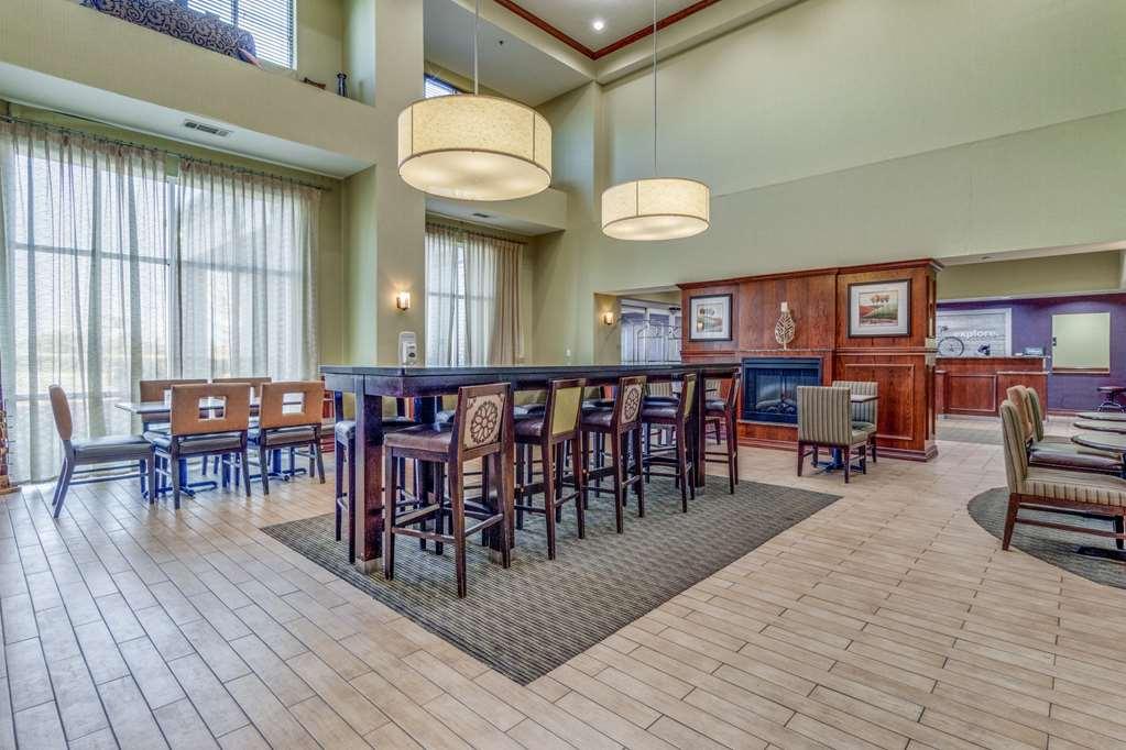 Hampton Inn & Suites Gainesville Restoran gambar