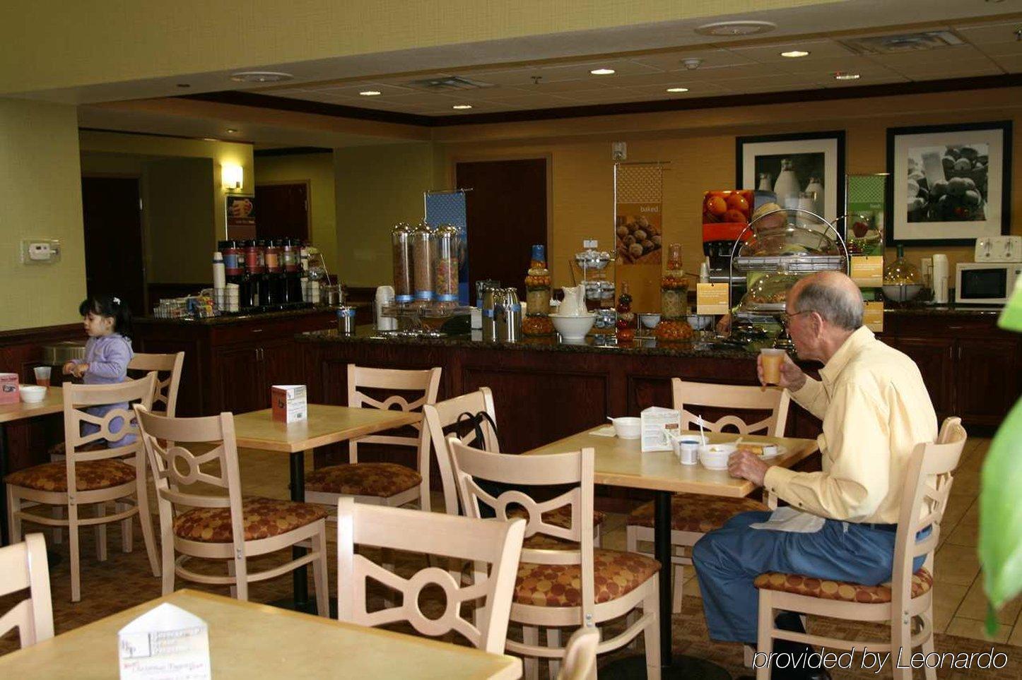 Hampton Inn & Suites Gainesville Restoran gambar